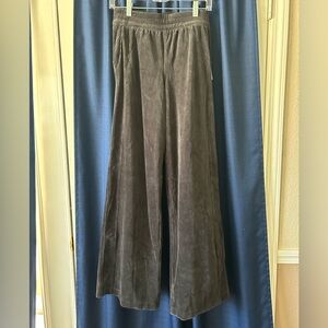 lululemon - scuba pants - size 4